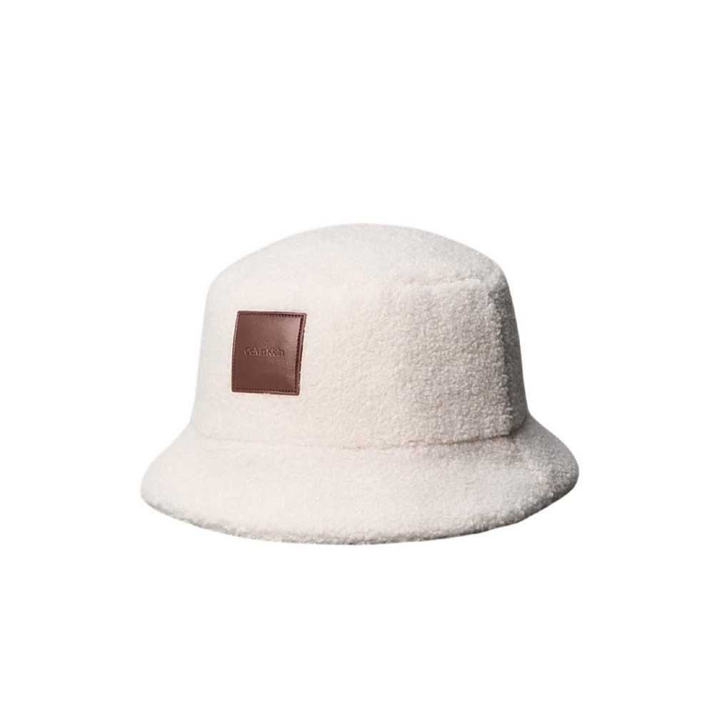 CALVIN KLEIN ALL-OVER SHERPA W/ PATCH BUCKET ΚΑΠΕΛΟ ΓΥΝΑΙΚΕΙΟ CREAMY WHITE