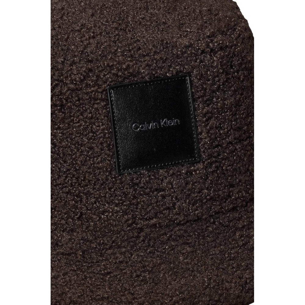 CALVIN KLEIN ALL-OVER SHERPA W/ PATCH BUCKET ΚΑΠΕΛΟ ΓΥΝΑΙΚΕΙΟ BROWN