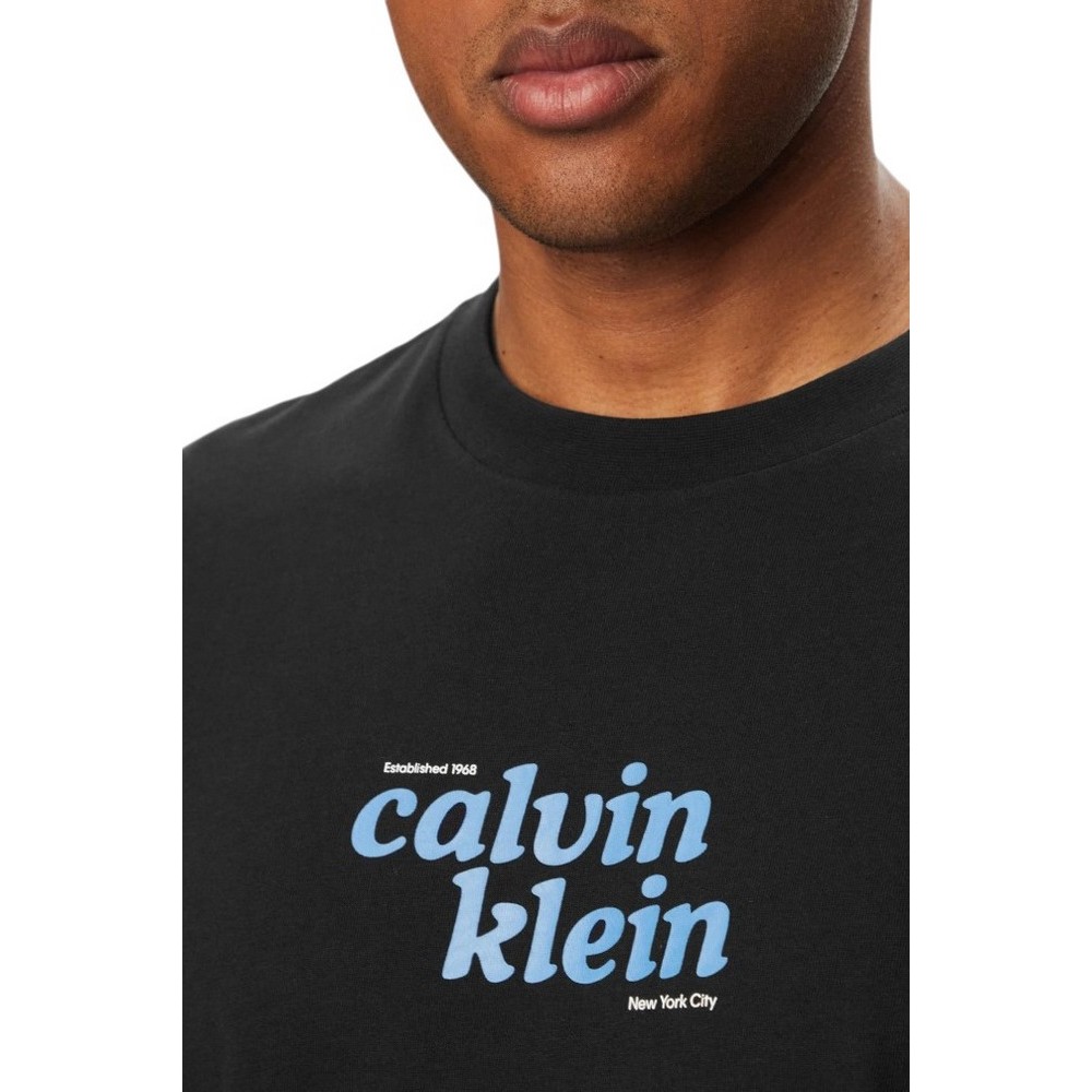 CALVIN KLEIN JEANS 20S CALVINKLEIN TRVL FONT GRA T-SHIRT ΜΠΛΟΥΖΑ ΑΝΔΡΙΚΗ BLACK