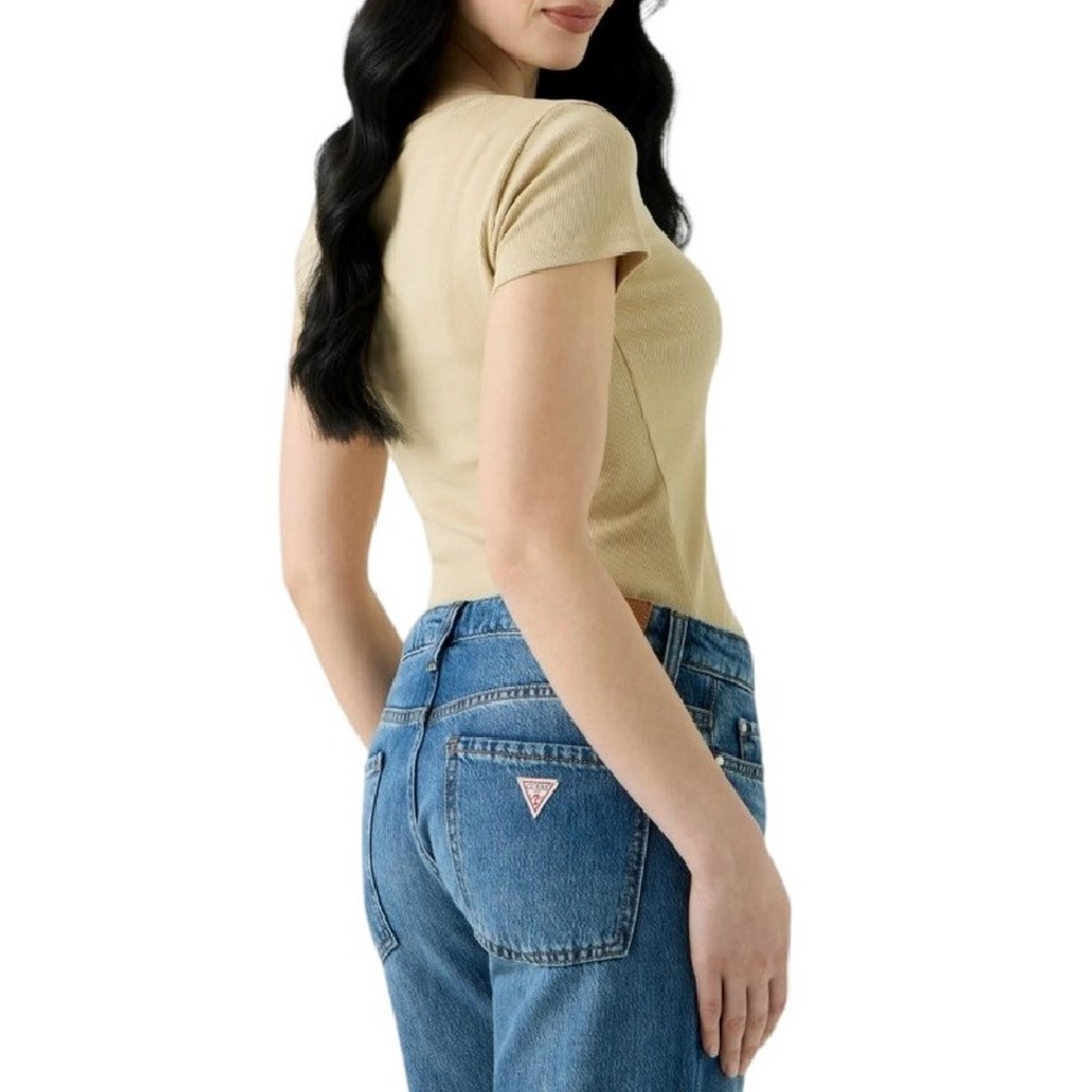 GUESS TRIANGLE PATCH SCOOP NK R4 T-SHIRT ΜΠΛΟΥΖΑ ΓΥΝΑΙΚΕΙΑ TAN