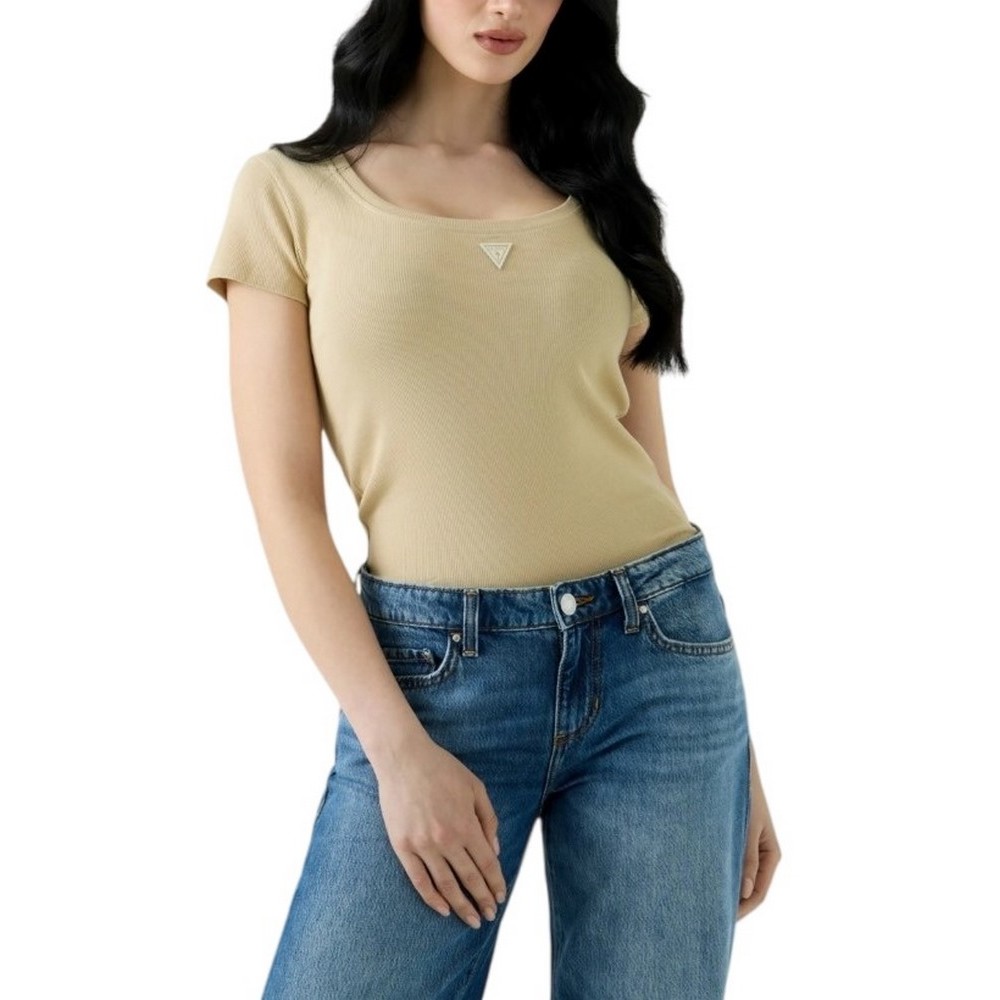 GUESS TRIANGLE PATCH SCOOP NK R4 T-SHIRT ΜΠΛΟΥΖΑ ΓΥΝΑΙΚΕΙΑ TAN