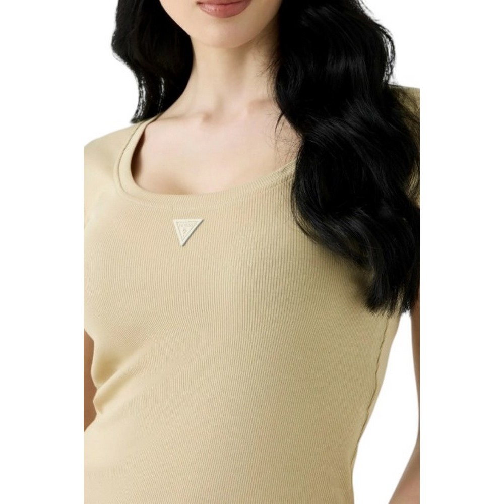 GUESS TRIANGLE PATCH SCOOP NK R4 T-SHIRT ΜΠΛΟΥΖΑ ΓΥΝΑΙΚΕΙΑ TAN