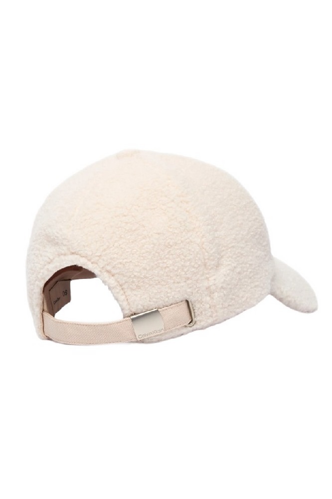 CALVIN KLEIN ALL-OVER SHERPA W/ PATCH CAP ΚΑΠΕΛΟ ΓΥΝΑΙΚΕΙΟ CREAMY WHITE