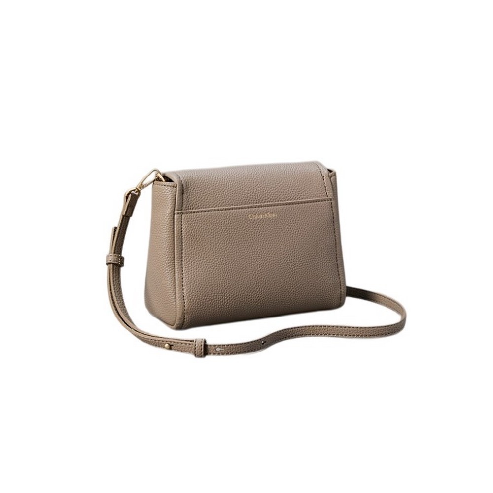 CALVIN KLEIN EMBLEM HW PEBBLE CROSSBODY 20 ΤΣΑΝΤΑ ΓΥΝΑΙΚΕΙΑ TAUPE