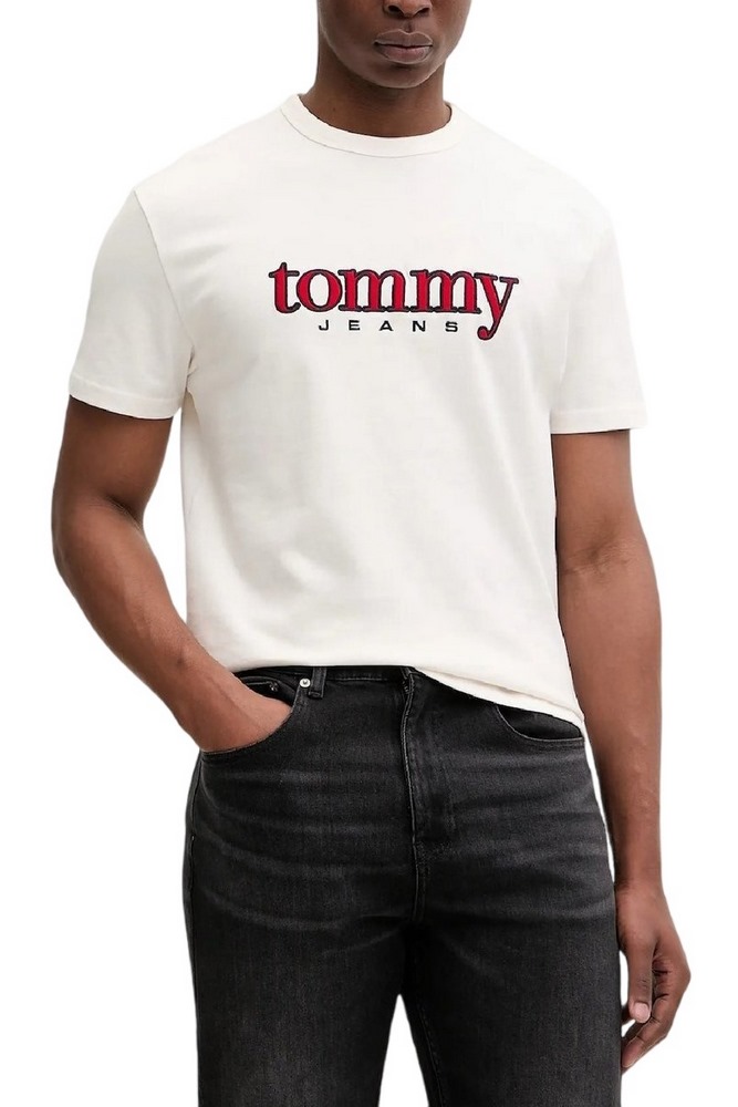 TOMMY JEANS REG APPLIQ GRAPHIC T EXT T-SHIRT ΜΠΛΟΥΖΑ ΑΝΔΡΙΚΗ OFF WHITE