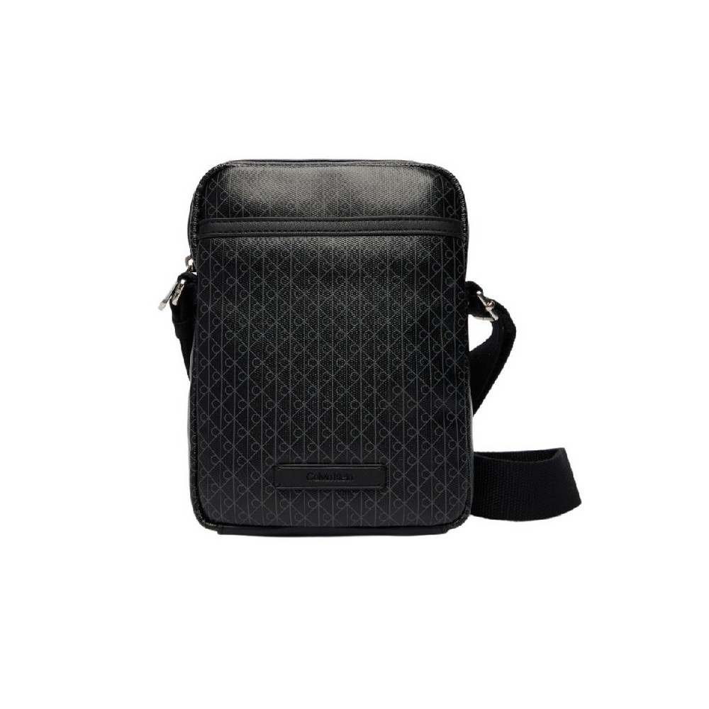 CALVIN KLEIN EMBLEM AOP COATED SLIM REPORTER ΤΣΑΝΤΑ ΑΝΔΡΙΚΗ BLACK