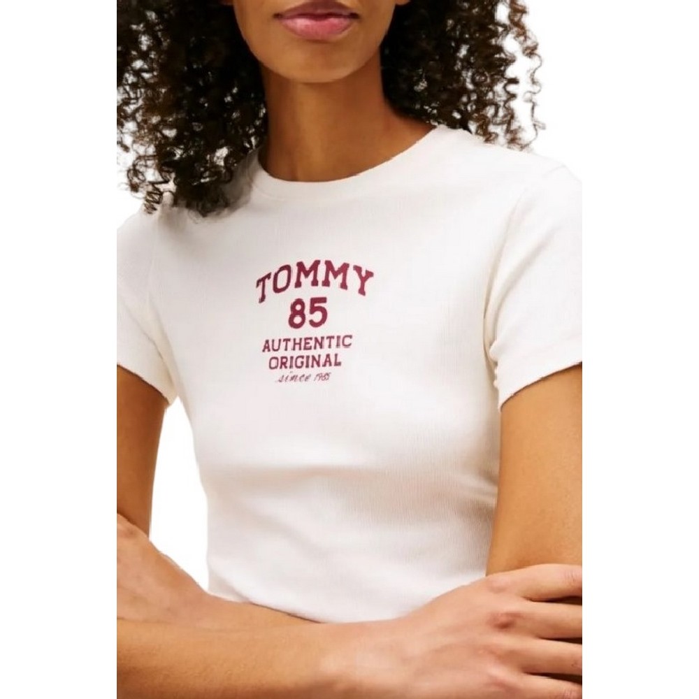 TOMMY JEANS SLIM TOMMY 85 RIB TEE T-SHIRT  ΜΠΛΟΥΖΑ ΓΥΝΑΙΚΕΙΑ OFF WHITE