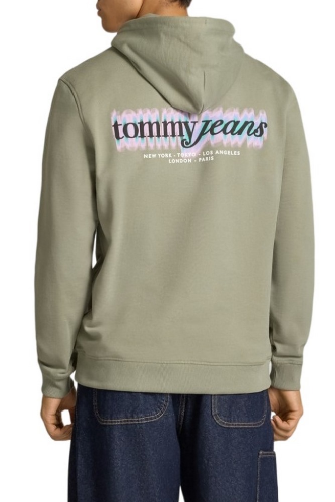 TOMMY JEANS REG BLUR SCRPT BCK HOOD EXT ΜΠΛΟΥΖΑ ΦΟΥΤΕΡ ΑΝΔΡΙΚΗ KHAKI