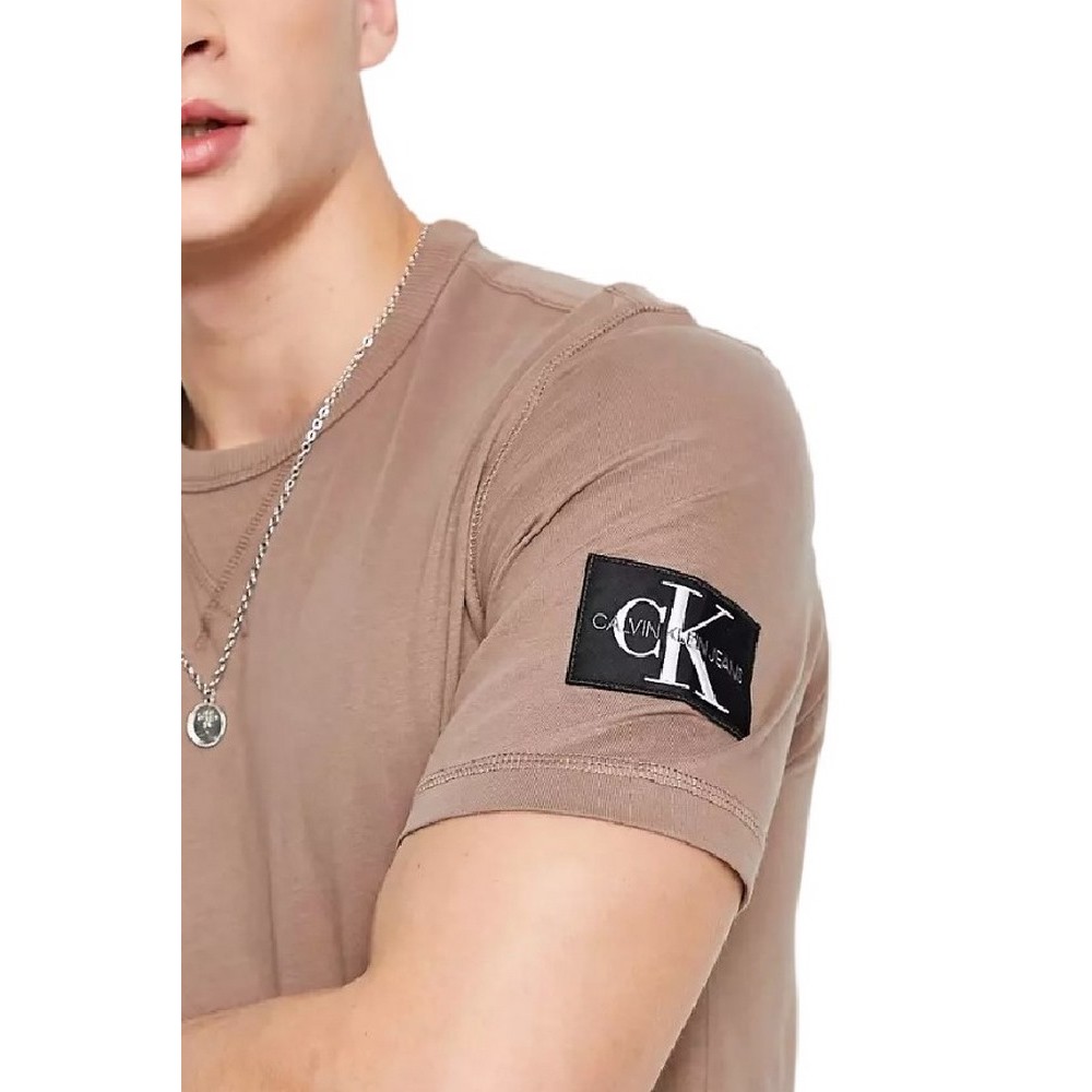 CALVIN KLEIN JEANS MONOGRAM SLEEVE BADGE REG TEE T-SHRT ΑΝΔΡΙΚΟ BROWN