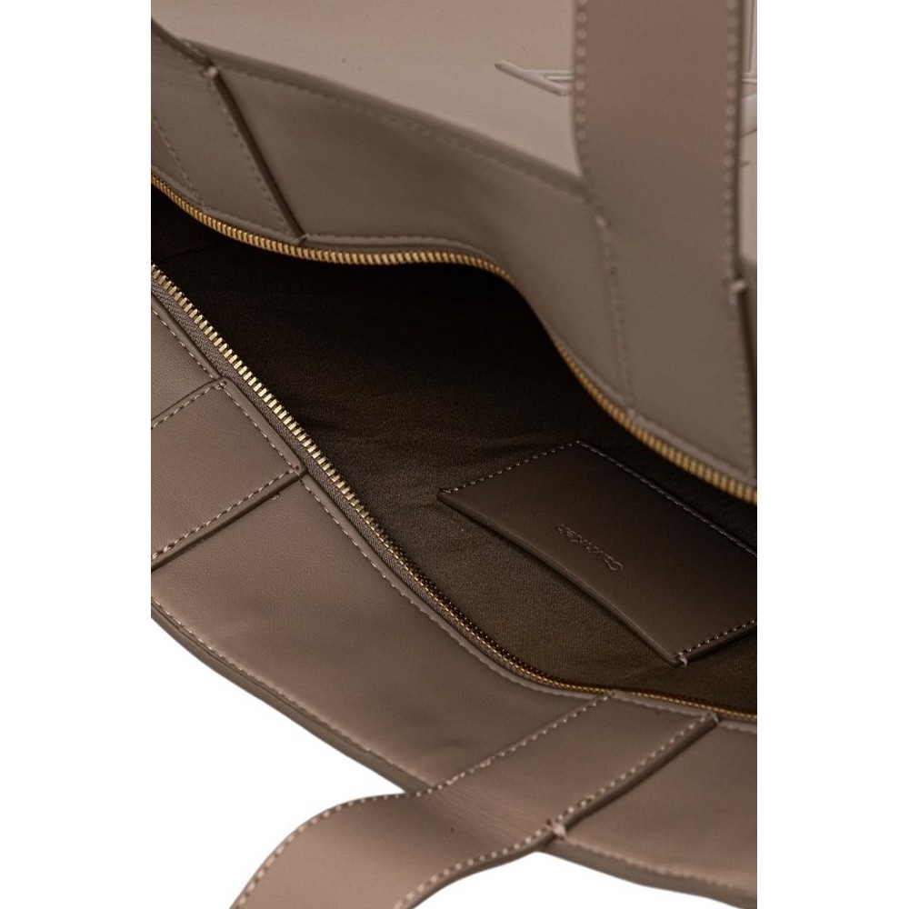 CALVIN KLEIN RAISED CK MEDIUM TOTE ΤΣΑΝΤΑ ΓΥΝΑΙΚΕΙΑ TAUPE