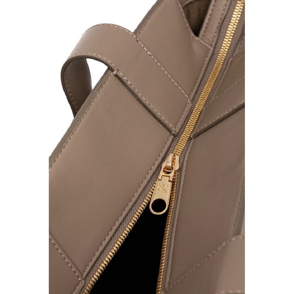CALVIN KLEIN RAISED CK MEDIUM TOTE ΤΣΑΝΤΑ ΓΥΝΑΙΚΕΙΑ TAUPE