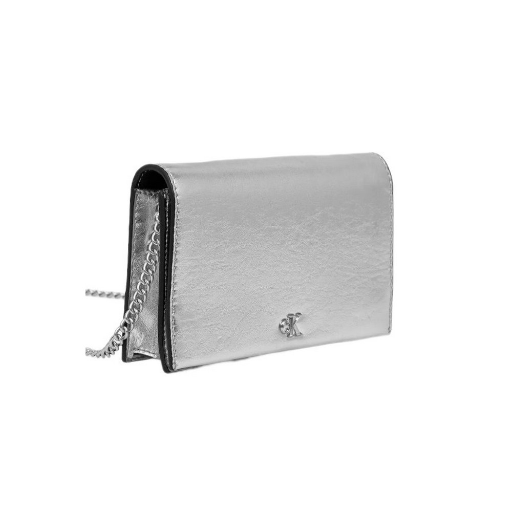 CALVIN KLEIN METALLIC WALLET ON CHAIN ΤΣΑΝΤΑ ΓΥΝΑΙΚΕΙΑ SILVER