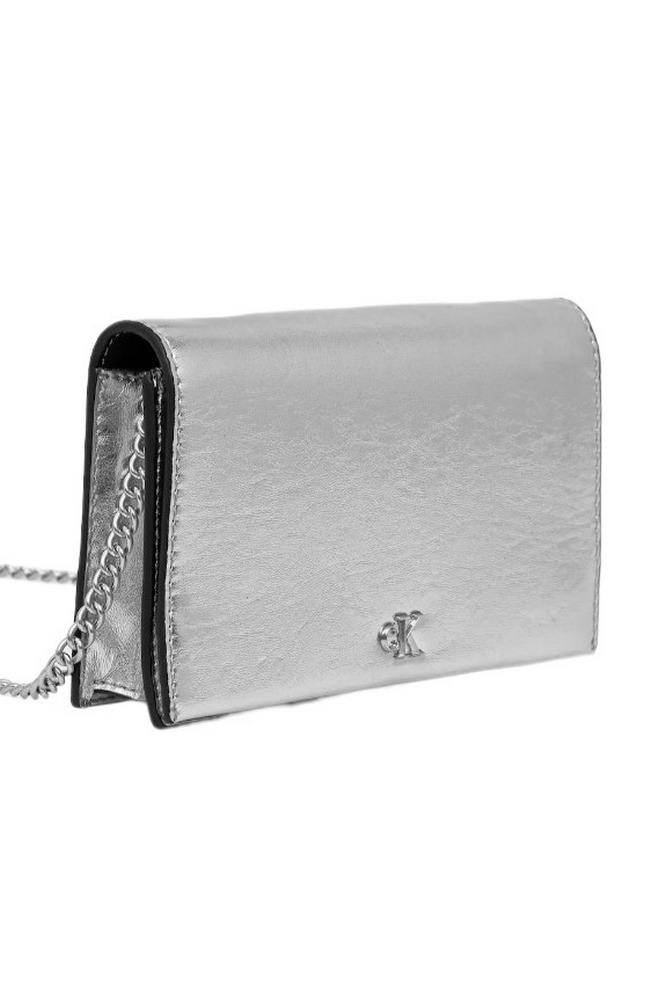 CALVIN KLEIN METALLIC WALLET ON CHAIN ΤΣΑΝΤΑ ΓΥΝΑΙΚΕΙΑ SILVER