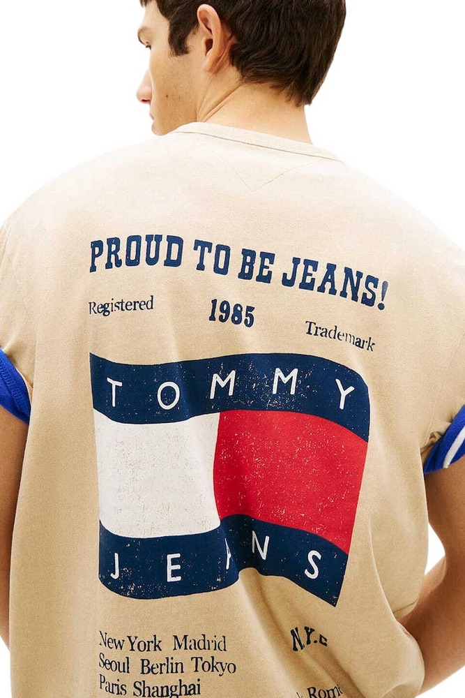TOMMY JEANS 90S WAVING FLAG T-SHIRT ΜΠΛΟΥΖΑ ΑΝΔΡΙΚΗ BEIGE