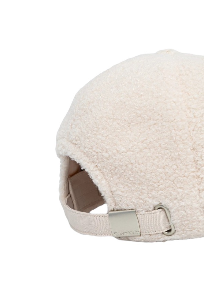 CALVIN KLEIN BOUCLE W PATCH CAP ΚΑΠΕΛΟ ΓΥΝΑΙΚΕΙΟ OFF WHITE