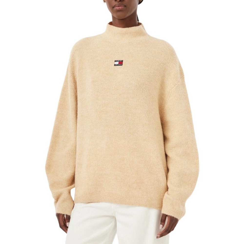 TOMMY JEANS MOCKNECK BADGE SWEATER EXT ΜΠΛΟΥΖΑ ΠΛΕΚΤΗ ΓΥΝΑΙΚΕΙΑ BEIGE