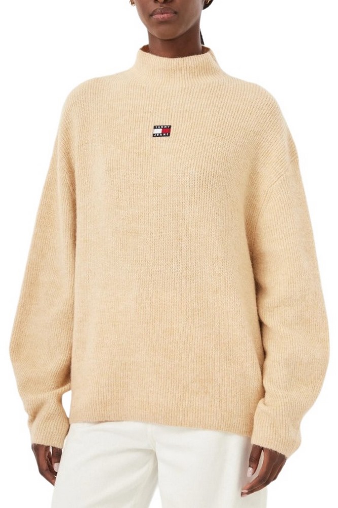 TOMMY JEANS MOCKNECK BADGE SWEATER EXT ΜΠΛΟΥΖΑ ΠΛΕΚΤΗ ΓΥΝΑΙΚΕΙΑ BEIGE