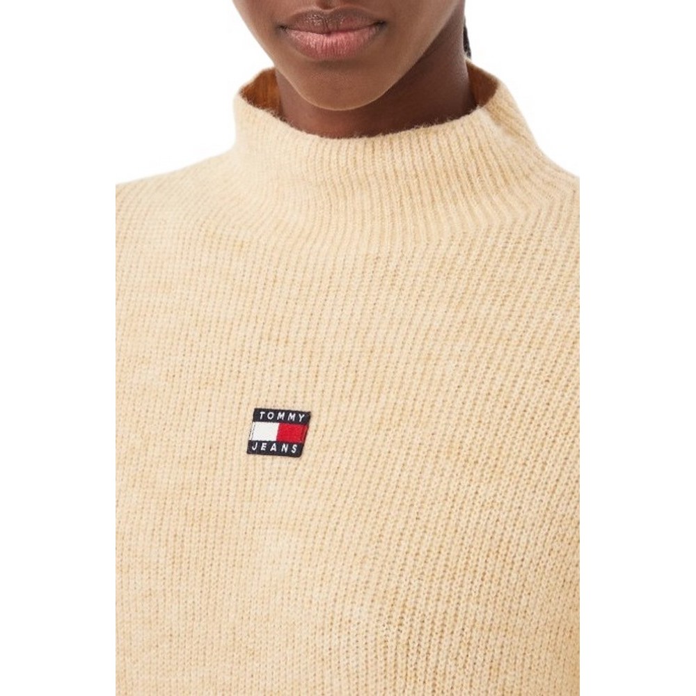TOMMY JEANS MOCKNECK BADGE SWEATER EXT ΜΠΛΟΥΖΑ ΠΛΕΚΤΗ ΓΥΝΑΙΚΕΙΑ BEIGE