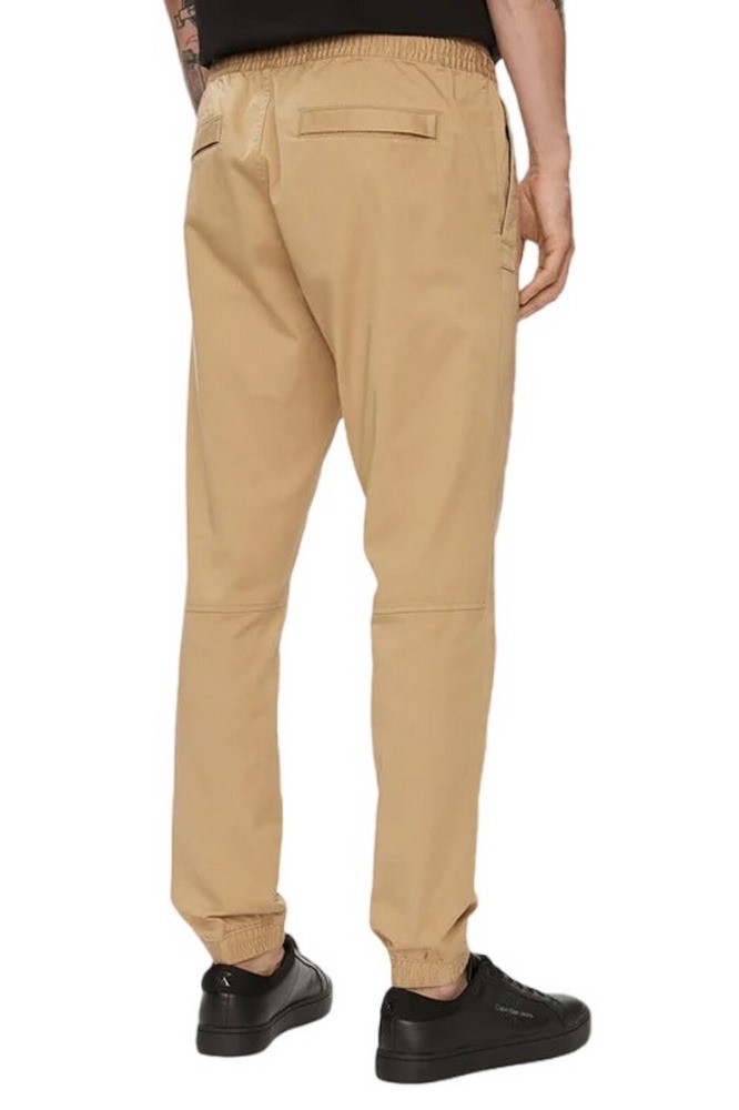 CALVIN KLEIN JEANS KINNY MONOLOGO BADGE CHINO ΠΑΝΤΕΛΟΝΙ ΑΝΔΡΙΚΟ BEIGE