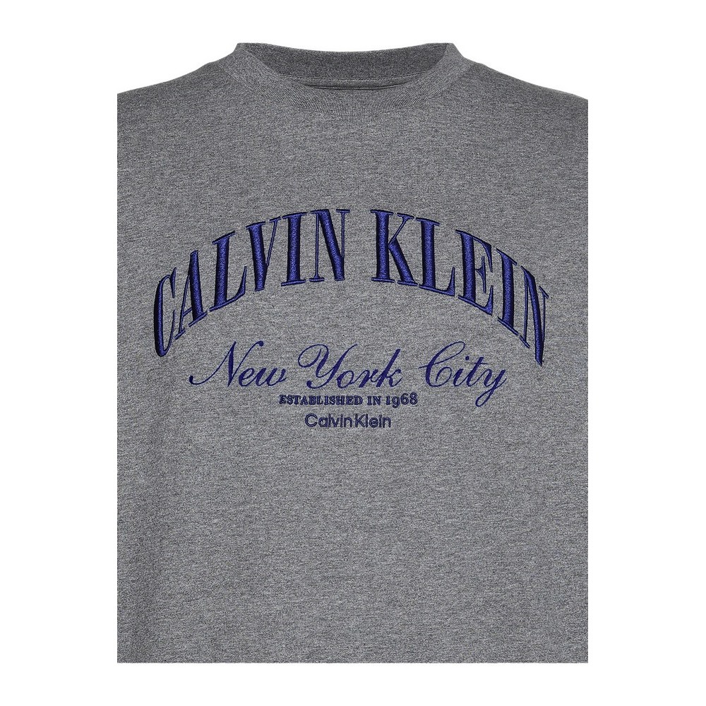 CALVIN KLEIN JEANS 20S MARCH GRAPHIC SEASONAL T-SHIRT ΜΠΛΟΥΖΑ ΑΝΔΡΙΚΗ GREY