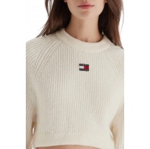 TOMMY JEANS CROP BADGE SWEATER ΜΠΛΟΥΖΑ ΠΛΕΚΤΗ ΓΥΝΑΙΚΕΙΑ WHITE
