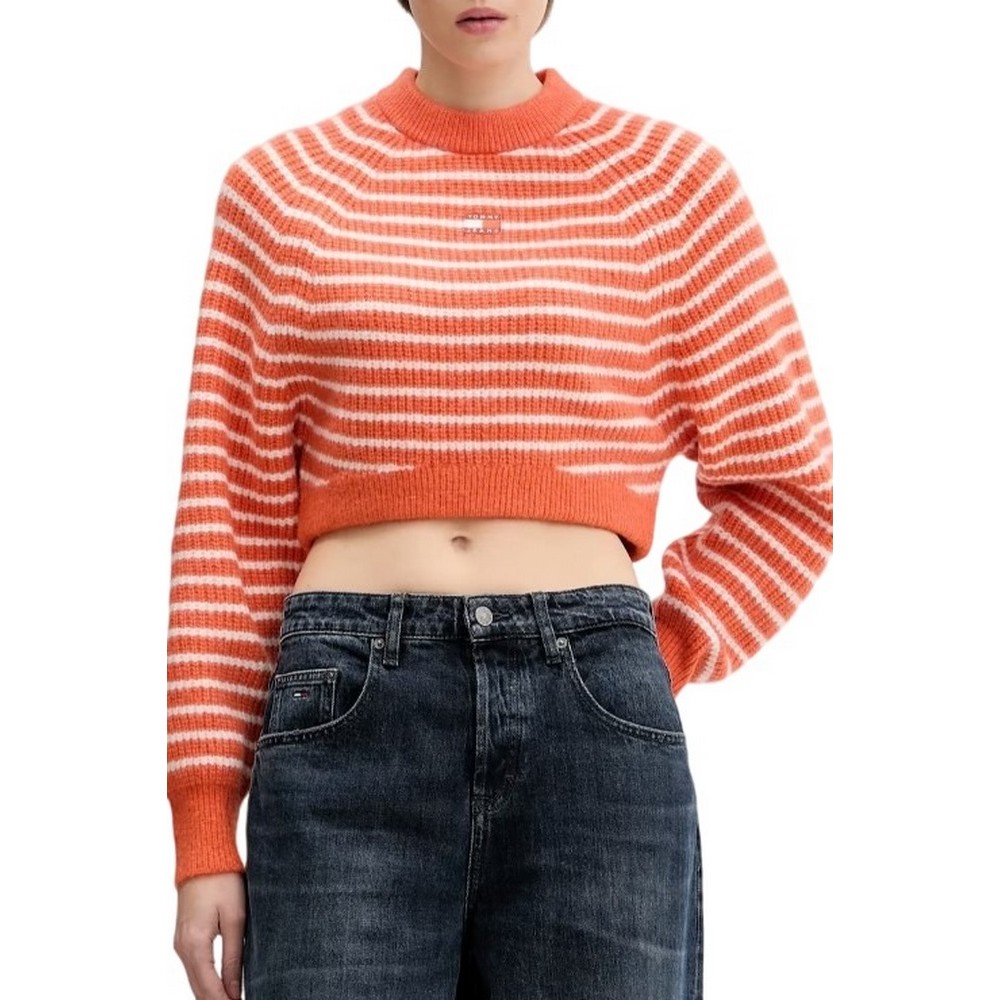 TOMMY JEANS CROP BADGE SWEATER ΜΠΛΟΥΖΑ ΠΛΕΚΤΗ ΓΥΝΑΙΚΕΙΑ CORAL