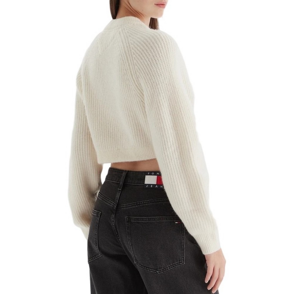 TOMMY JEANS CROP BADGE SWEATER ΜΠΛΟΥΖΑ ΠΛΕΚΤΗ ΓΥΝΑΙΚΕΙΑ WHITE