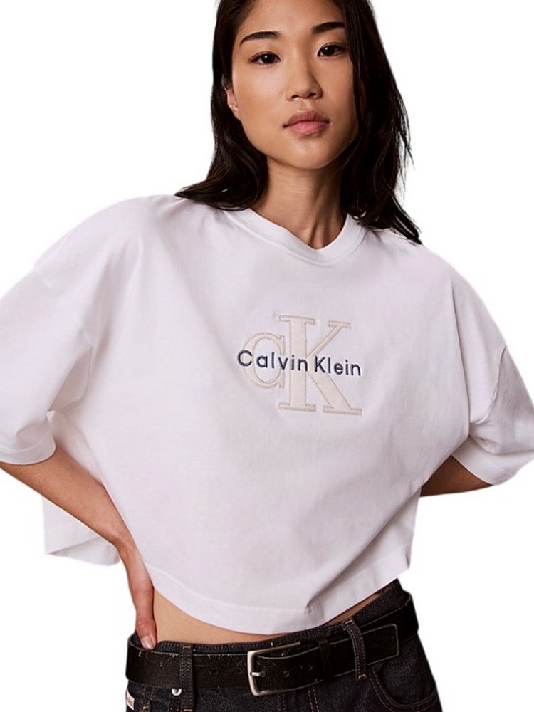 CALVIN KLEIN JEANS OS CROPPED DENIM APPLIQUE MONOLO T-SHIRT ΜΠΛΟΥΖΑ ΓΥΝΑΙΚΕΙΑ WHITE