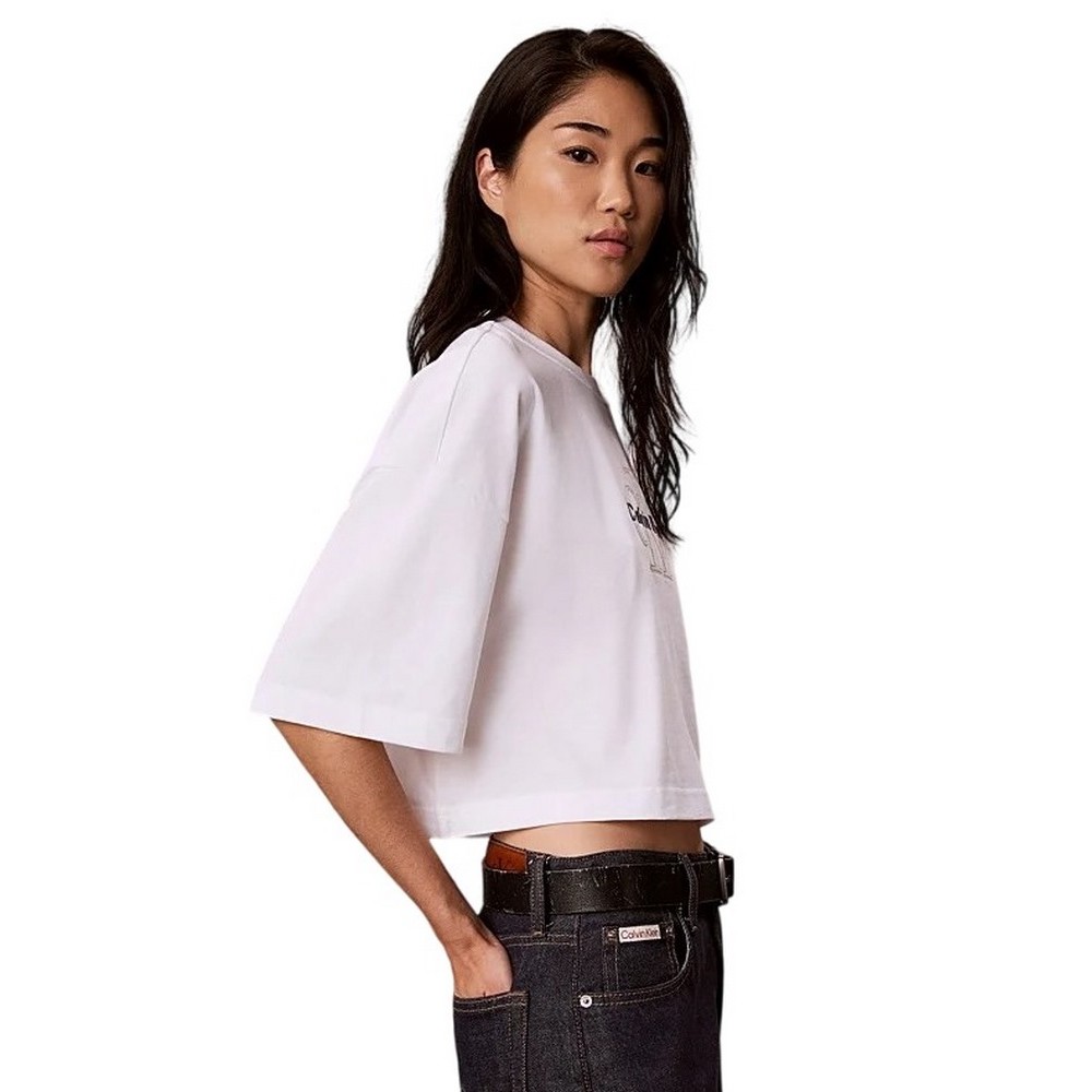 CALVIN KLEIN JEANS OS CROPPED DENIM APPLIQUE MONOLO T-SHIRT ΜΠΛΟΥΖΑ ΓΥΝΑΙΚΕΙΑ WHITE