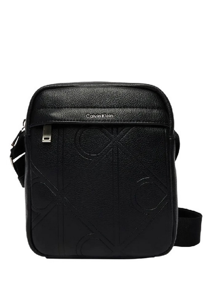 CALVIN KLEIN EMBLEM AOP EMBOSS REPORTER ΤΣΑΝΤΑ ΑΝΔΡΙΚΗ BLACK
