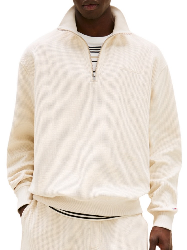 TOMMY JEANS RLX WAFFLE SCRIPT QRTR ZIP ΜΠΛΟΥΖΑ ΑΝΔΡΙΚΗ ECRU