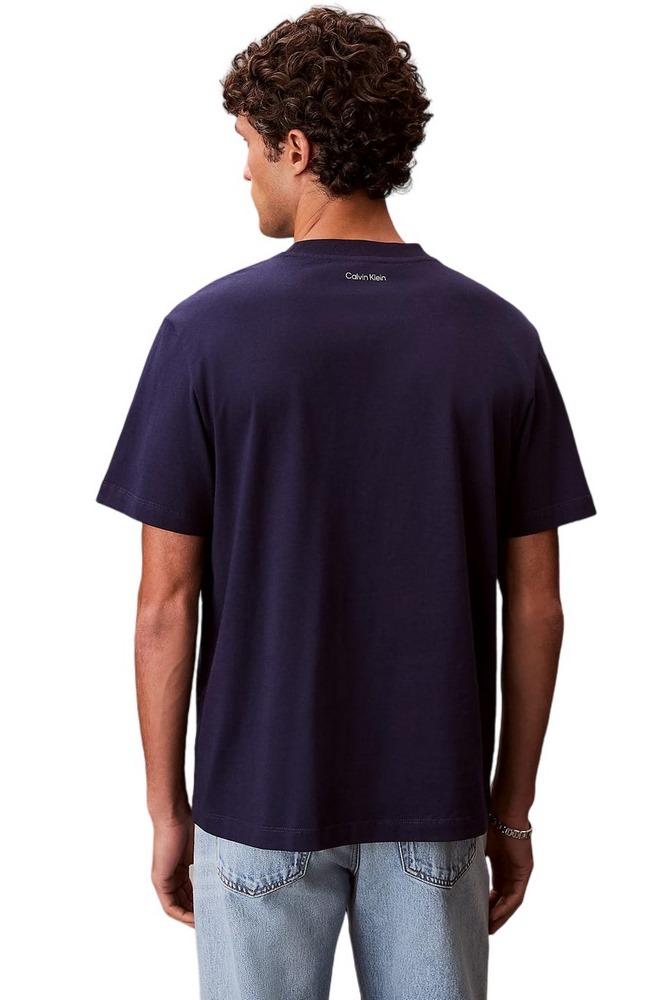 CALVIN KLEIN JEANS 20S MARCH GRAPHIC SEASONAL T-SHIRT ΜΠΛΟΥΖΑ ΑΝΔΡΙΚΗ DARK BLUE