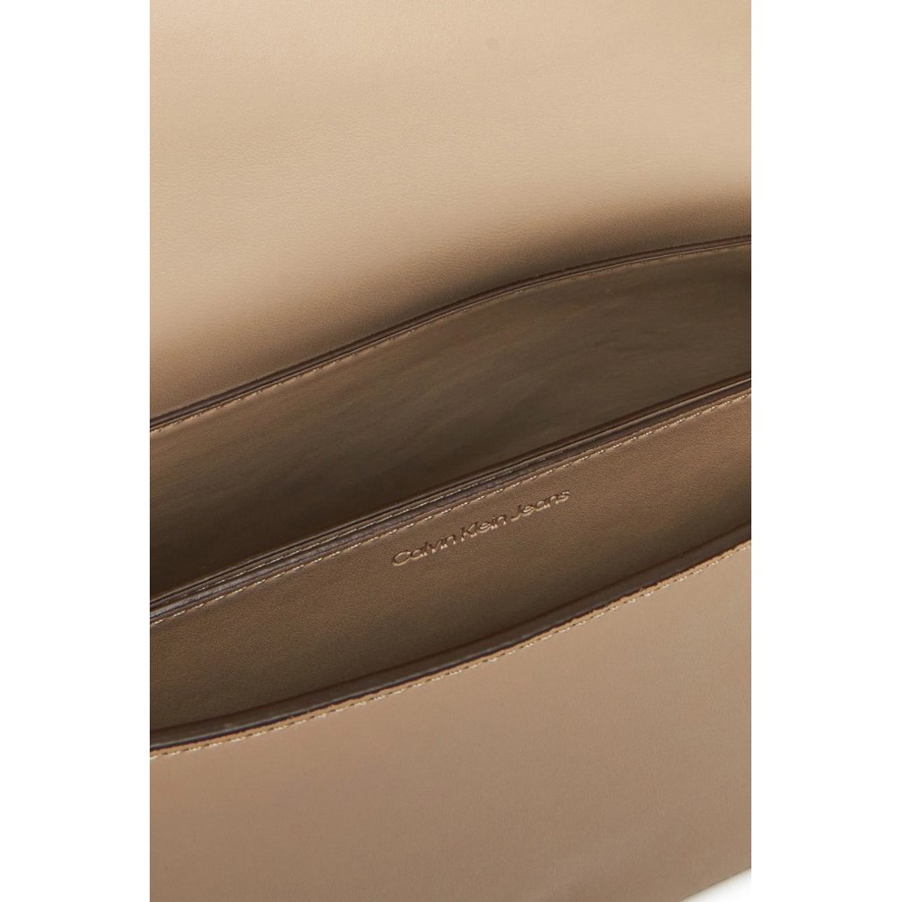 CALVIN KLEIN JEANS SCULPTED EW FLAP25 SHOULDER BAG ΤΣΑΝΤΑ ΓΥΝΑΙΚΕΙΑ BEIGE
